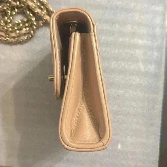 Chanel
Lambskin Quilted Mini Trendy CC Clutch With Chain - Picture 12 of 16